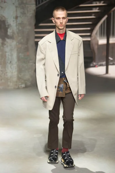 Look 25